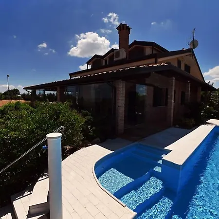 Con Piscina Vicino A Matera